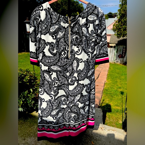 Dress like a Duchess, In this Royal Pleaser.   LA NEUVELLE, RENAISSANCE.  SIZE 4 - Picture 1 of 3